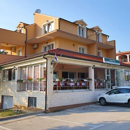 Guest Accommodation Slapovi Krke Lozovac Ngoại thất bức ảnh