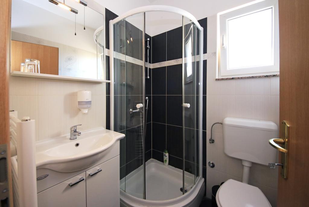 Guest Accommodation Slapovi Krke Lozovac Ngoại thất bức ảnh